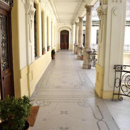 A10 Alkotmany B Apartment Budapest Luaran gambar