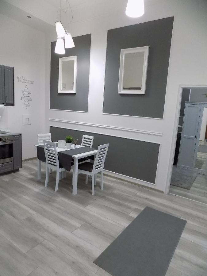 A10 Alkotmany B Apartment Budapest Luaran gambar