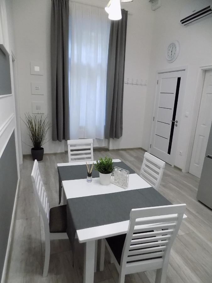 A10 Alkotmany B Apartment Budapest Luaran gambar