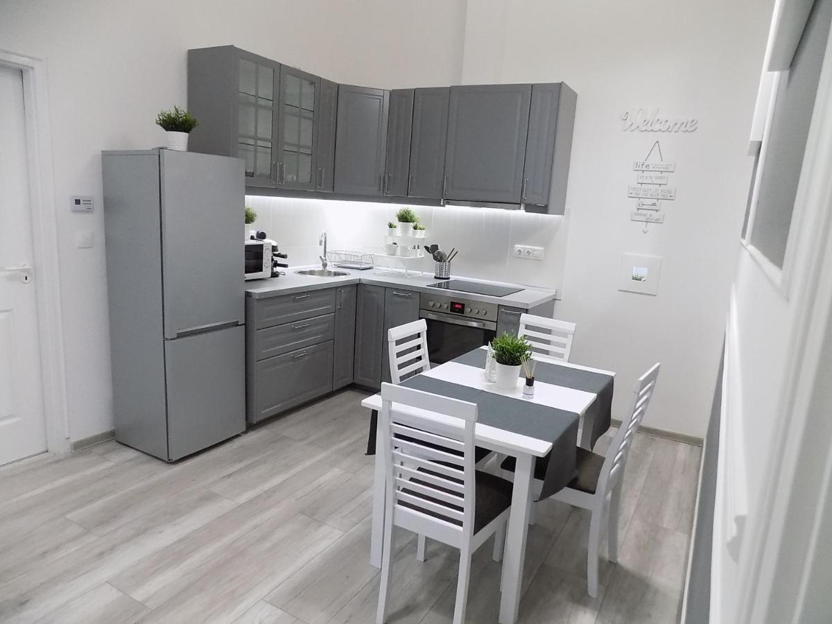 A10 Alkotmany B Apartment Budapest Luaran gambar