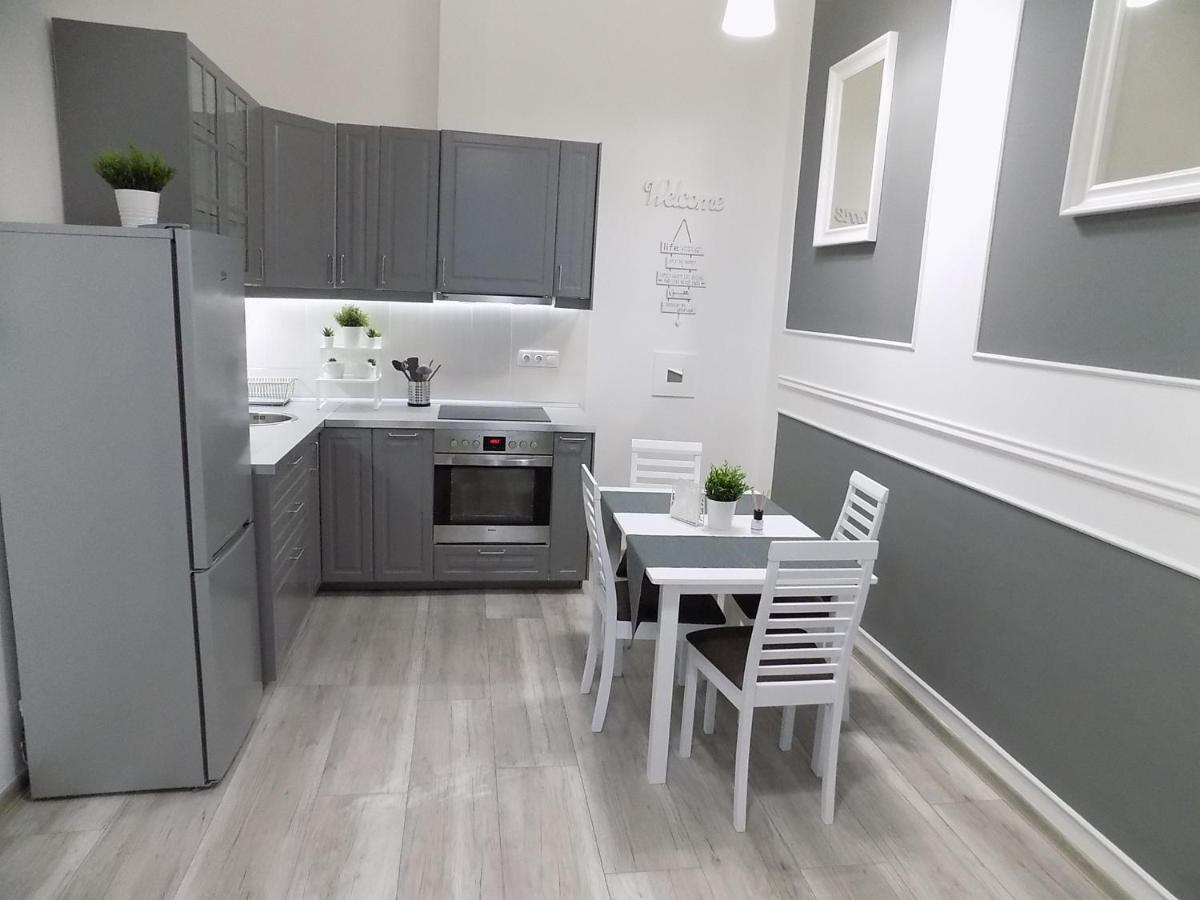 A10 Alkotmany B Apartment Budapest Luaran gambar