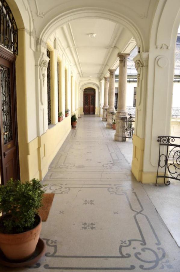 A10 Alkotmany B Apartment Budapest Luaran gambar